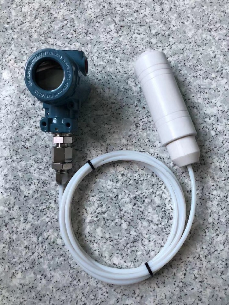 防腐投入式液位變送器